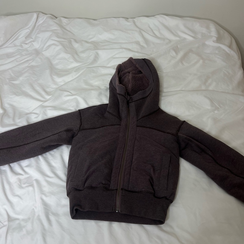 lululemon cropped REVERSIBLE Sherpa jacket.